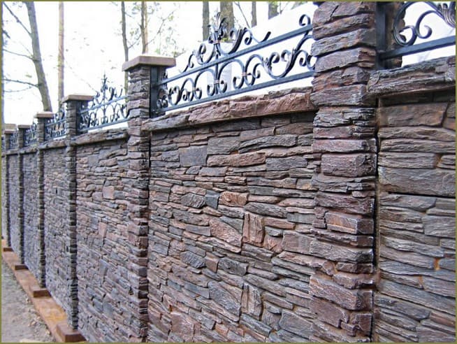 каменный забор для частного дома