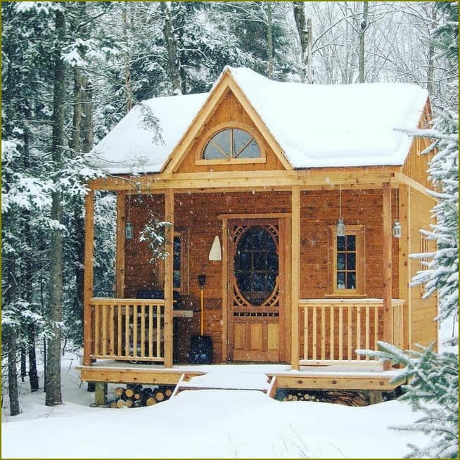 дачный дом зимой